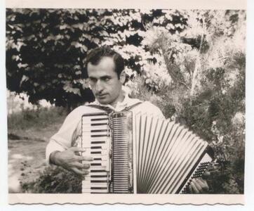 هنرمندی که از او کم می‌دانیم!