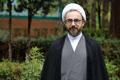  کریمی تبار، امام جمعه ایلام: در ایلام گرانی و بیکاری بیشتر از استان های دیگر است؛ اینها زمینه‌ساز و بستر اصلی اعتراضات بود/ دشمن سریعا به اعتراضات اقتصادی رنگ سیاسی داد/ اهداف جریان کردی ضد انقلاب همیشه به سنگ می‌خورد