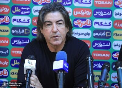 ساپینتو چشم به راه اندونگ/ سرمربی استقلال: حضور تاجرنیا جو رختکن را به هم ریخت!