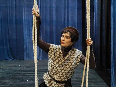 بازیگر تئاتر: فعالیت برای بازیگران زن به مراتب وضعیت بهتری دارد