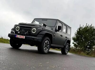 خودروی نظامی ارتش چین وارد ایران شد