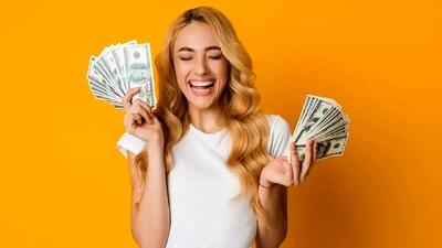 رابطه پول با خوشبختی چیست؟+ چگونه درآمد نوع شادی شما را تعیین می کند؟