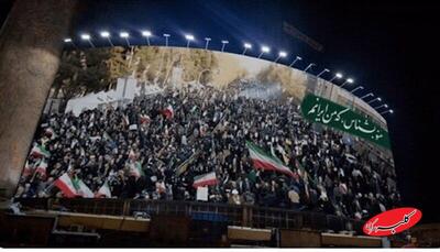  ببینید | گزارش زنده خبرنگار CNN از میدان انقلاب تهران با دیوارنگار حمله ایران به ناوهای آمریکایی - کلبه سرگرمی