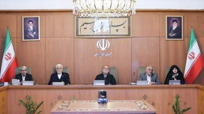 تاکید پزشکیان در رسیدگی به خانواده‌ آسیب‌دیدگان و پیگیری برای تسریع در آزادی زندانیان - مردم سالاری آنلاین