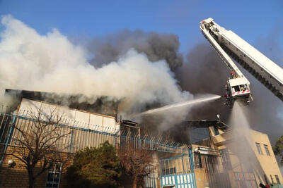 یک کارگاه چاپ در تهران طعمه حریق شد