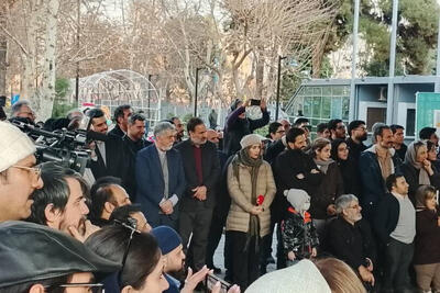 حضور وزیر فرهنگ در اجرای  تئاتر خیابانی خانواده آقای هاشمی