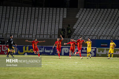 برد فولاد مقابل پرسپولیس در نیمه اول - پارس فوتبال