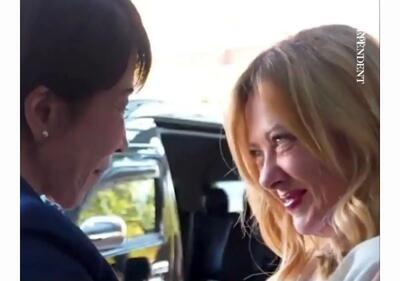 جورجیا ملونی با کیک تولد غافلگیر شد/ویدیو