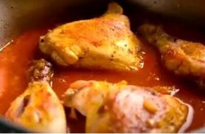 آموزش پخت خورش مرغ و گوجه/ یک غذای فوری و راحت برای روزهای شلوغ!