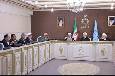 رئیس قوه‌قضائیه: مقامات قضایی هیچ‌گونه ارفاقی در برابر تروریست‌ها نداشته باشند