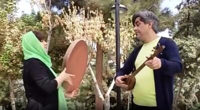  آواز خیابانی؛ زن و مرد خوش ذوق تو پارک میزنن و میخونن خانمه سوتی داد آقاعه جمعش کرد