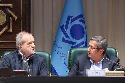 واکنش «عبدالناصر همتی» به جهش ساعتی دلار/ چرا بانک مرکزی گردن گیرش خراب است؟