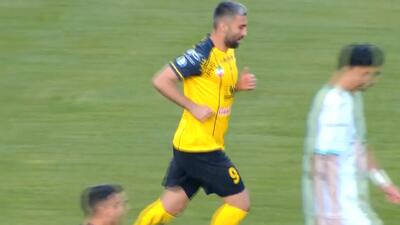 گل اول سپاهان به گل گهر توسط کاوه رضایی