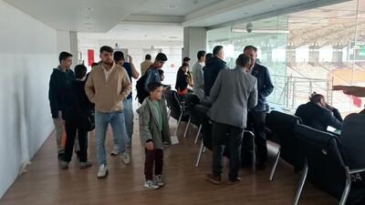 حضور پر تعداد هواداران در جایگاه خبرنگاران ورزشگاه فولاد!