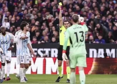 حمله جدی به داور بازی بارسلونا