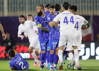 بررسی قانونی عجیب: چرا استقلال صدرنشین نیست؟