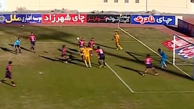 قیچی زیبای حسین زاده را خلیفه مهار کرد