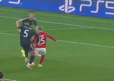  جنجال در پرتغال: داور سر رئال مادرید را برید؟ (عکس)