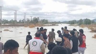  نجات فرد گرفتار در سیلاب روستای عورکی چابهار