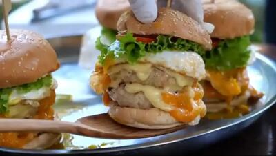  غذای خیابانی بانکوک و چیز برگر با گوشت کروکودیل