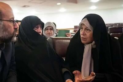 حضور فائزه هاشمی در مراسم بزرگداشت اشرف بروجردی