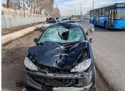  بی احتیاطی راننده ۲۰۶ جان راننده مینی بوس را در جاده قزوین به تهران گرفت