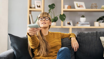  ۹ توصیه طلایی برای اینکه از تماشای فیلم در خانه لذت ببرید