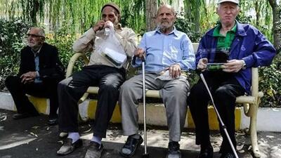 بازنشستگان برای خرید دارو وام می‌گیرند / واقعیتی تلخ از زندگی مستمری بگیران !