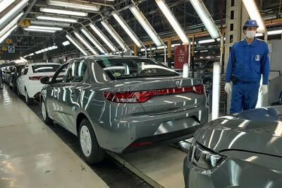 ضعف وزارت صمت در نظارت؛ خودروسازان با کاهش تولید بازار را تشنه نگه می‌دارند