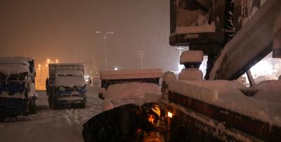 ترافیک سنگین در ۵ جاده اصلی و بارش برف و باران در ۱۲ استان/ ۶ محور مسدود است