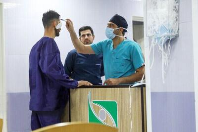 معاون وزیر بهداشت: مجروحان نترسند و برای درمان به مراکز درمانی مراجعه کنند / اگر به مرکز درمانی مراجعه کنید و نامتان را به صورت دیگری اعلام کنید، کسی شما را تفتیش نمی‌کند / تنها در صورتی که از بیمه بخواهید استفاده کنید، احراز هویت نیاز است / تاخیر در درمان منجر به عفونت زخم‌ها می‌شود