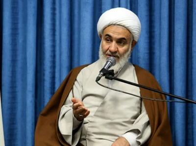 امام جمعه قزوین افزایش قیمت دلار را گردن وصل شدن اینترنت انداخت!