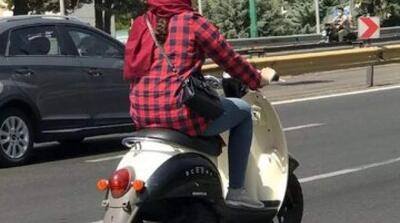 استقبال روزنامه اصولگرا از قانونی‌شدن اعطای گواهینامه موتورسیکلت به زنان - مردم سالاری آنلاین