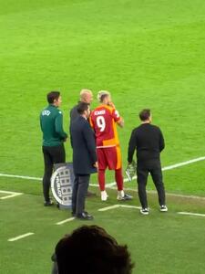 ویدئو: صبحت‌های در گوشی پپ با ستاره گالاتاسرای - پارس فوتبال