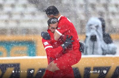 وضعیت مشکوک اوستون اورونوف! - پارس فوتبال