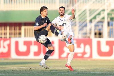 برتری ملوان در نیمه نخست دیدار برابر چادرملو - پارس فوتبال