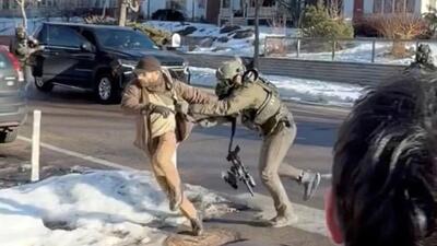 فیلم درگیری میان الکس پرِتی پرستار  و مأموران فدرال ۱۱ روز پیش از کشته شدنش