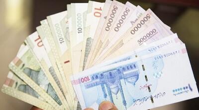  مردم به دنبال پول نقد در بانک ها