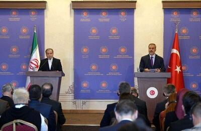 پخش مستقیم نشست عراقچی از تلویزیون‌های ماهواره‌ای/  صدا وسیما اما در حد شبکه خبر 2!