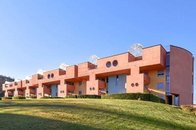 معماری جالب و سرزنده این واحد مسکونی محو‌تان می‌کند