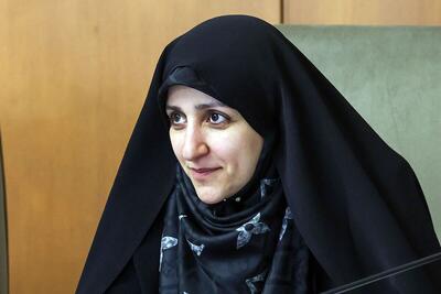 بازدید معاون رئیس‌جمهور از کتابخانه ملی ایران