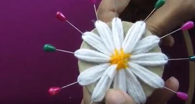  آموزش ساخت گل با کاموا بدون نیاز به قلاب و میل بافتنی