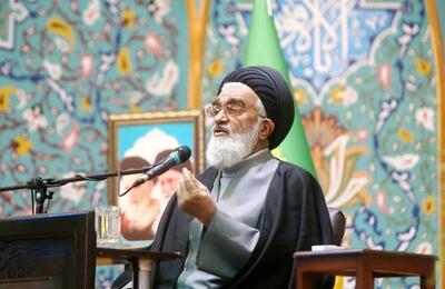 امام جمعه قم: ترامپ می‌داند ورود به جنگ با ایران آغاز مسیری است که پایان آن قابل مهار نیست