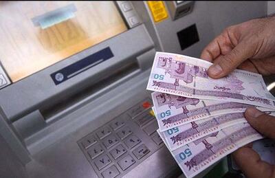 اسکناس در ایران کمیاب شد / هجوم مردم به بانک‌ها برای گرفتن پول نقد