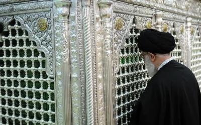  لحظات حضور رهبری در مسجد جمکران