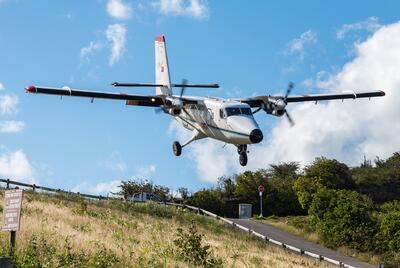 ببینید / فرار از مرگ هنگام فیلمبرداری از هواپیما