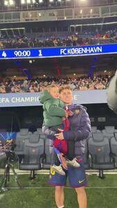  ویدئو: لحظات شیرین ستاره بارسا و فرزندش