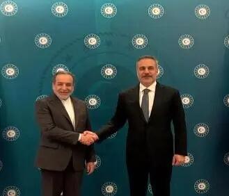 کنفرانس خبری عراقچی هاکان فیدان در استانبول