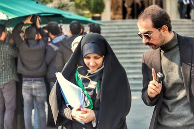 گفت‌وگوی  بهروزآذر  با زنان بازداشت‌شده ناآرامی‌های اخیر در زندان قرچک