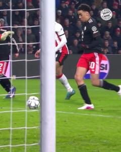 ویدئو: نبوغ آلمانی در آلیانز آرنا: همکاری دیدنی کارل و موسیالا - پارس فوتبال